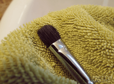 Como secar os pinceis de maquiagem corretamente