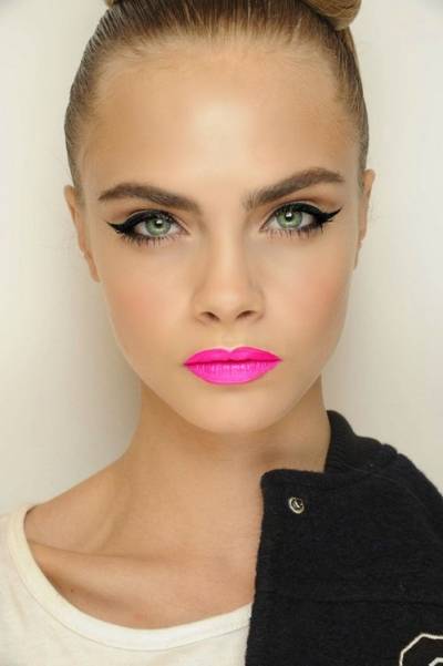 Fotos de maquiagem rosa com preto neon