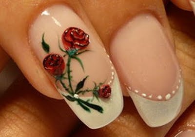 unha decorada com flores rosas