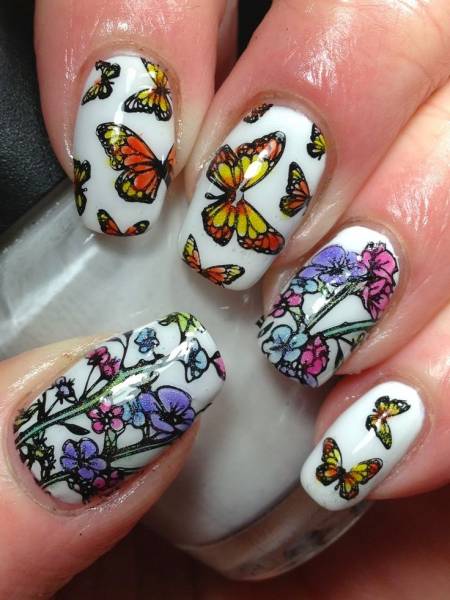 borboletas e flores em nail art